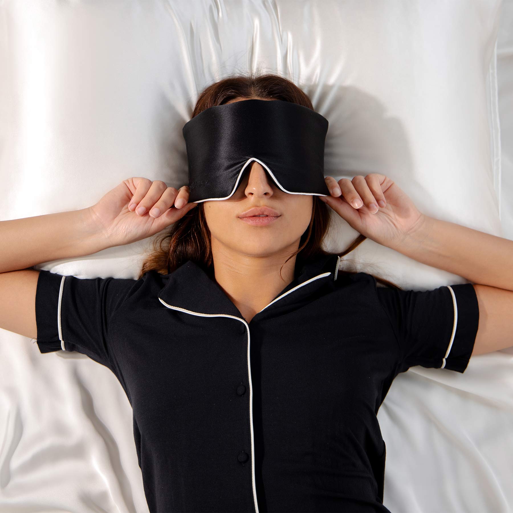 Drowsy-Sleep-Co-Black-Jade-Pipe-Dreams-Silk-Sleep-Mask-Sleeping3.jpg__PID:1eeb0e56-33e8-41a7-97f2-9db336d89ab2