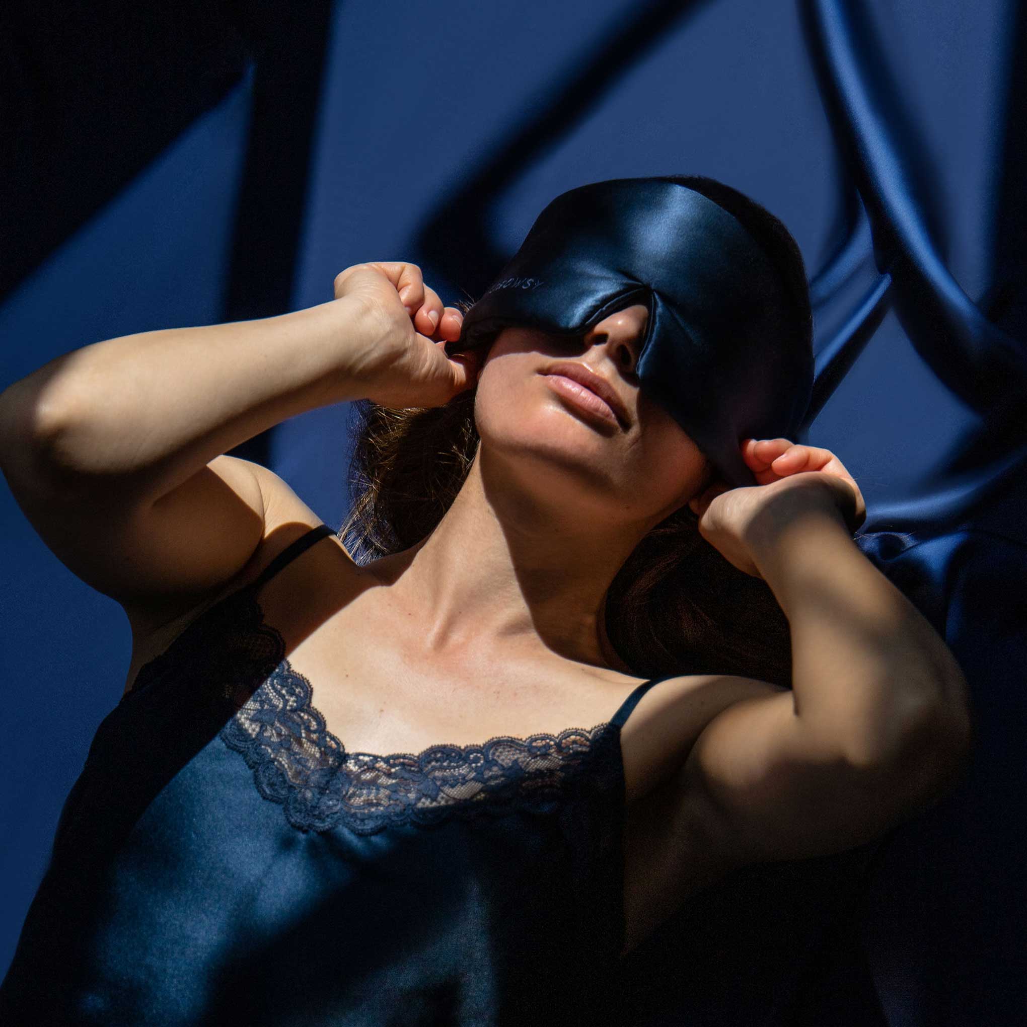 Drowsy-Sleep-Co-Midnight-Blue-Light-Blocking-Silk-Sleep-Mask3.jpg__PID:a78f8c3c-918a-4f98-ab7d-db7baaf93ee9